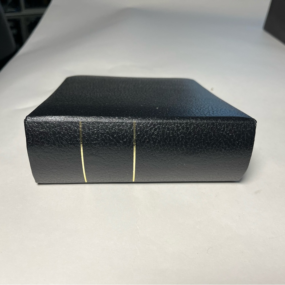 NWOT capri black photo album.  Has 50 double sided 6”x4” photo pages.